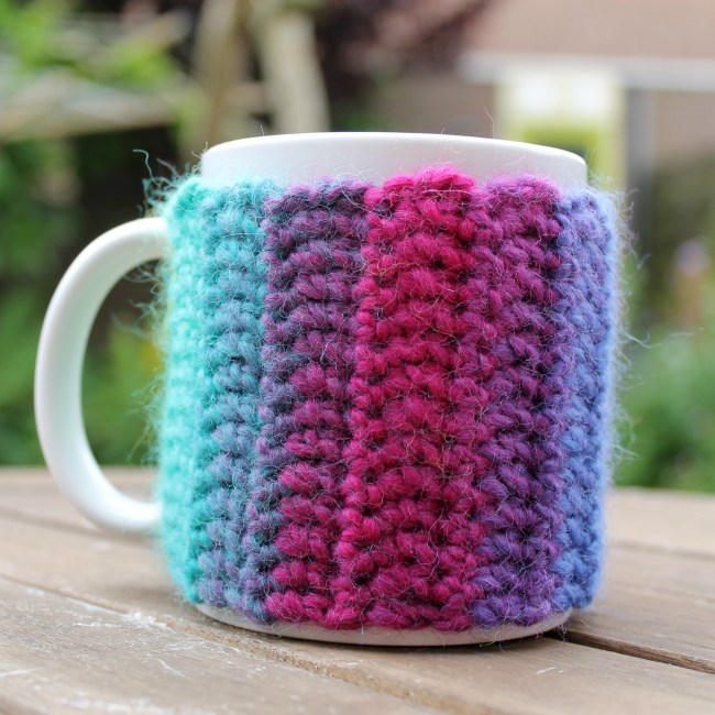 Beautiful mug cozy - links to a free pattern