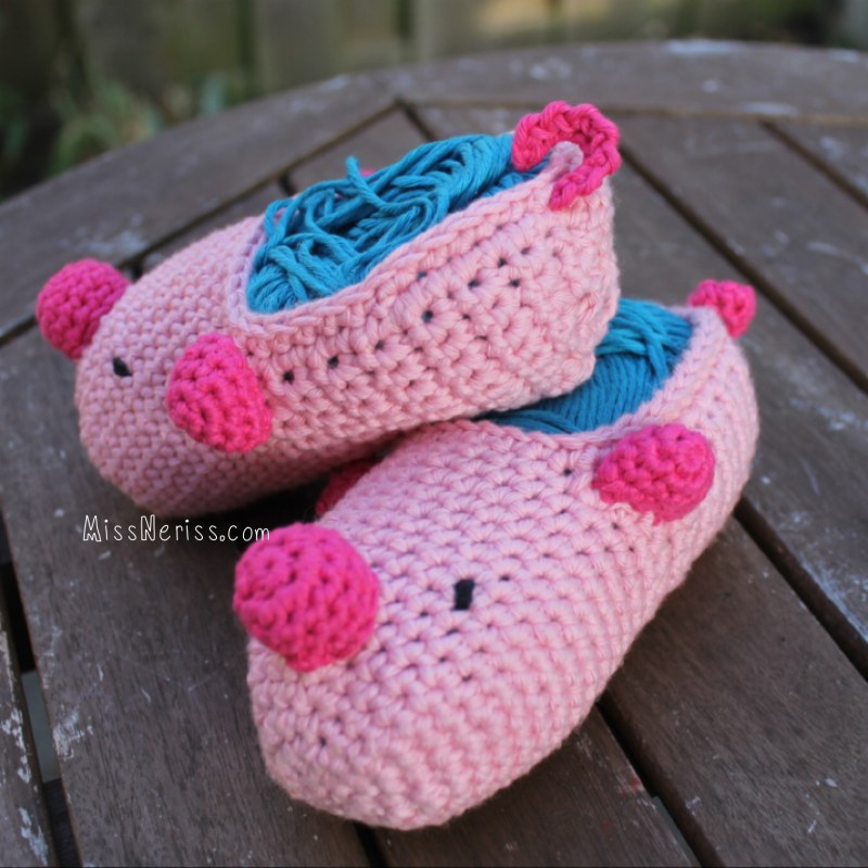 Little Piggy Slippers - free pattern