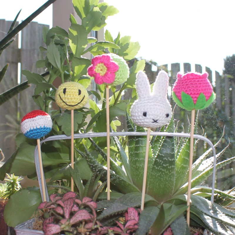 Happy Dutch Spring crochet cake pop collection on missneriss.com