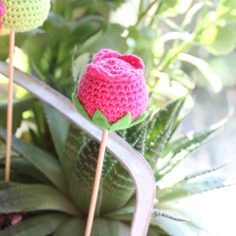 Tulip crochet cake pop on missneriss.com
