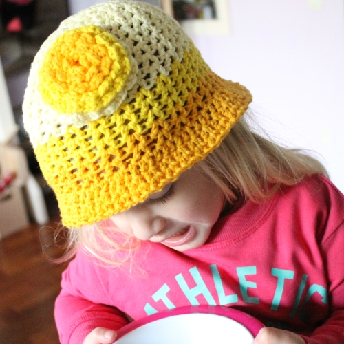 Bucketful of Sunshine hat on missneriss.com, made with Scheepjeswol Cotton 8. #scheepjeswol #cotton8 #scheepjes