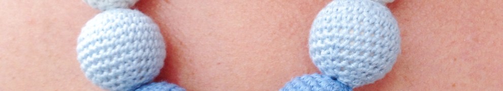 Minimans Nursing Necklace isnt just for nursing mamas! Its a beautiful accessory in its own right! Free crochet tutorial