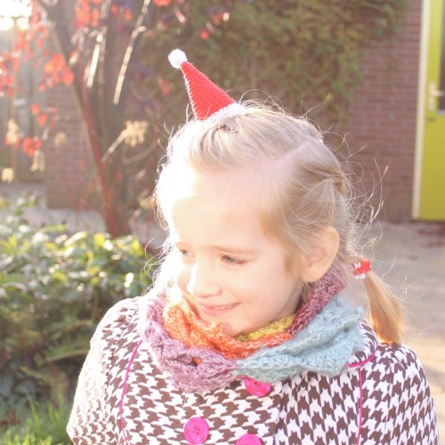 Merry Mini Christmas - Mini Santa Hat pattern from @missneriss