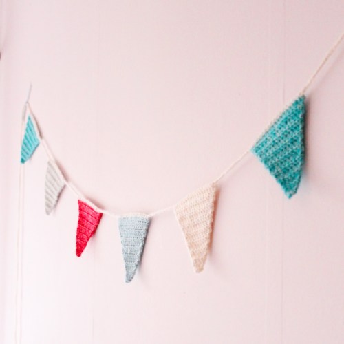 Christmas Bunting, part of the Scheepjes Christmas Blog Hop, see and make all ten of the beautiful Christmas projects!