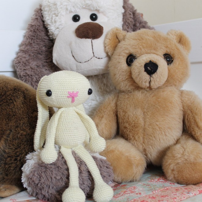 Flop-Eared Bunny free pattern by @MissNeriss made with Scheepjes Catona mini-skeins