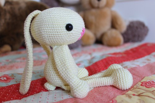 Flop-Eared Bunny free pattern by @MissNeriss made with Scheepjes Catona mini-skeins