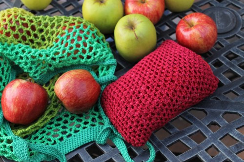 Red Delicious Crochet Market bag by designer @missneriss with Scheepjes Catona
