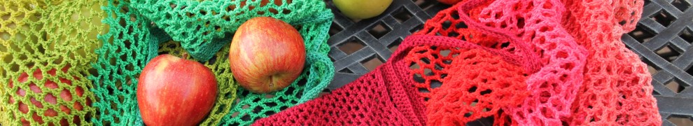 Red Delicious Crochet Market bag by designer @missneriss with Scheepjes Catona