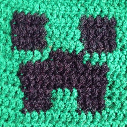 Minecraft inspired Beanie Hat, a free tutorial on missneriss.com