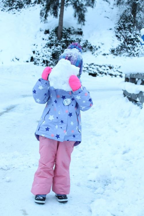 Warm Winter Beanie using Scheepjes Vinci on missneriss.com. Free pattern from allaboutami.com