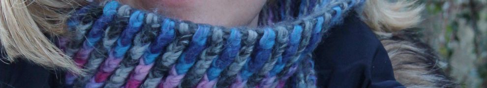 Chunky Crochet Brioche Cowl - free pattern available from missneriss.com.