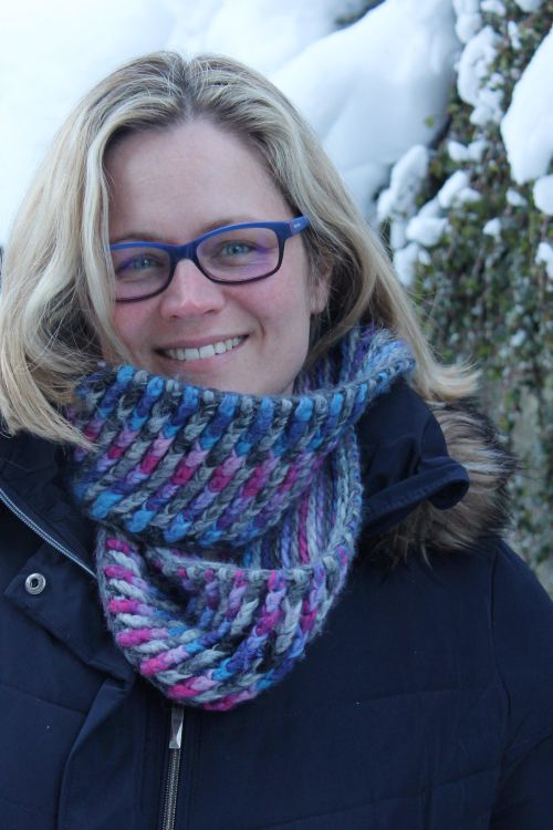 Chunky Crochet Brioche Cowl - free pattern available from missneriss.com.