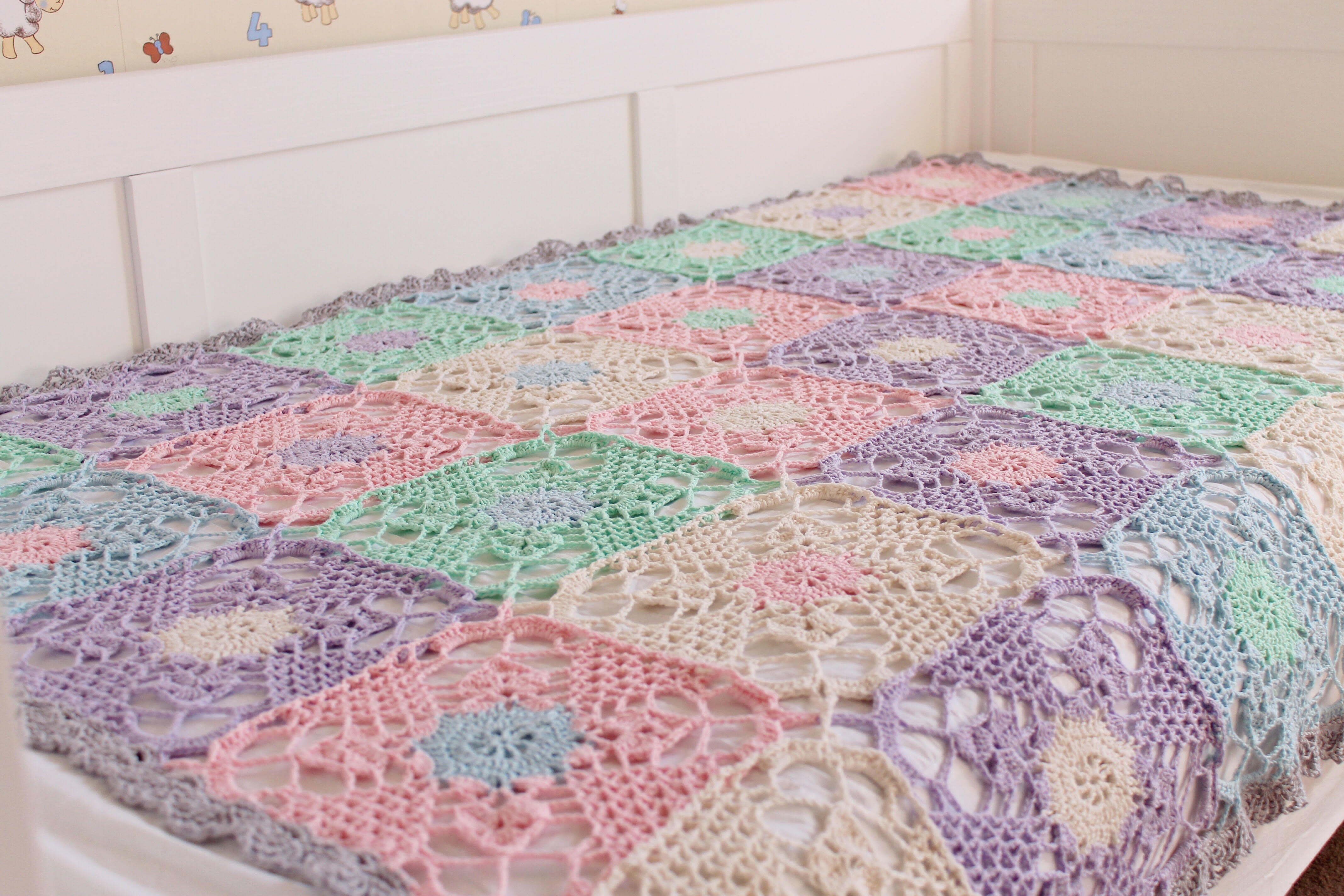 #rusticlacesquare blanket with edging border tutorial on missneriss.com