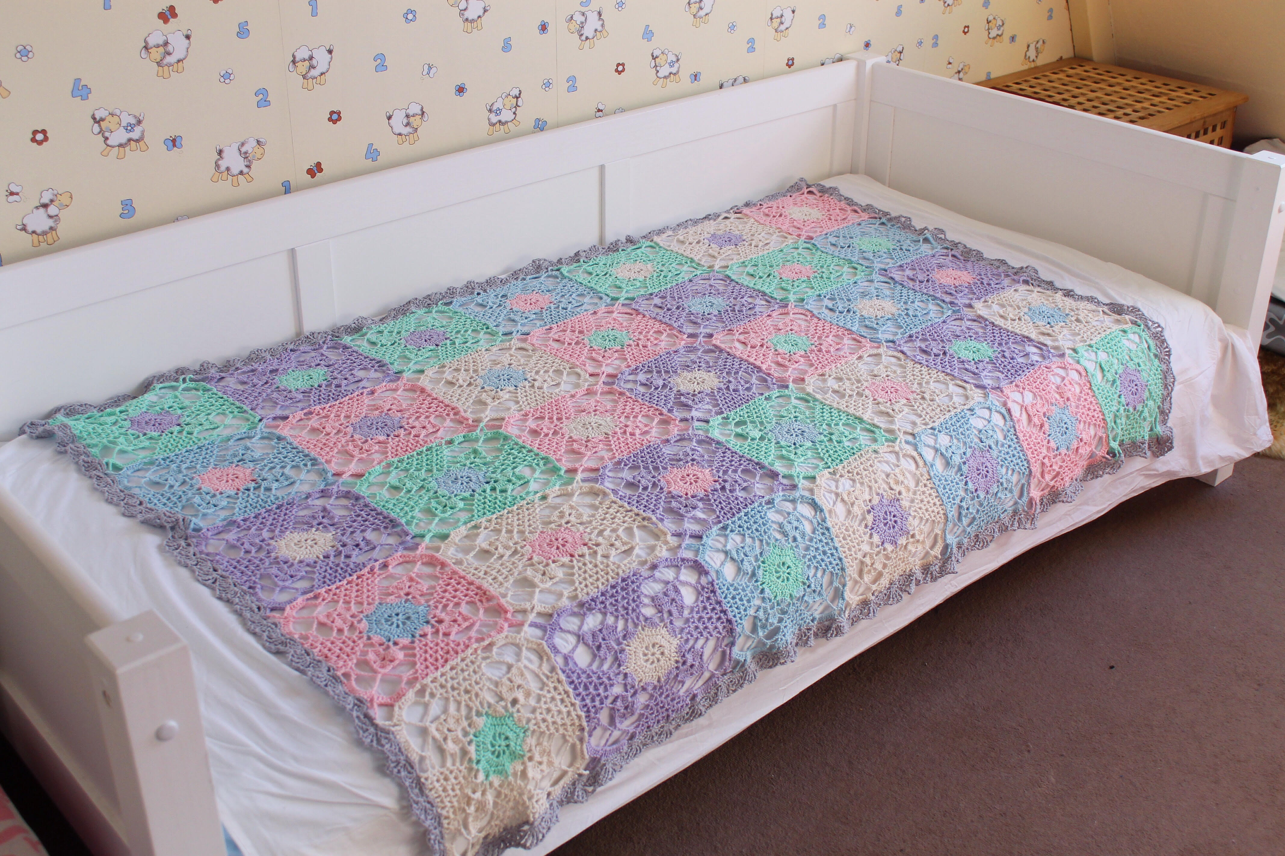 #rusticlacesquare blanket with edging border tutorial on missneriss.com