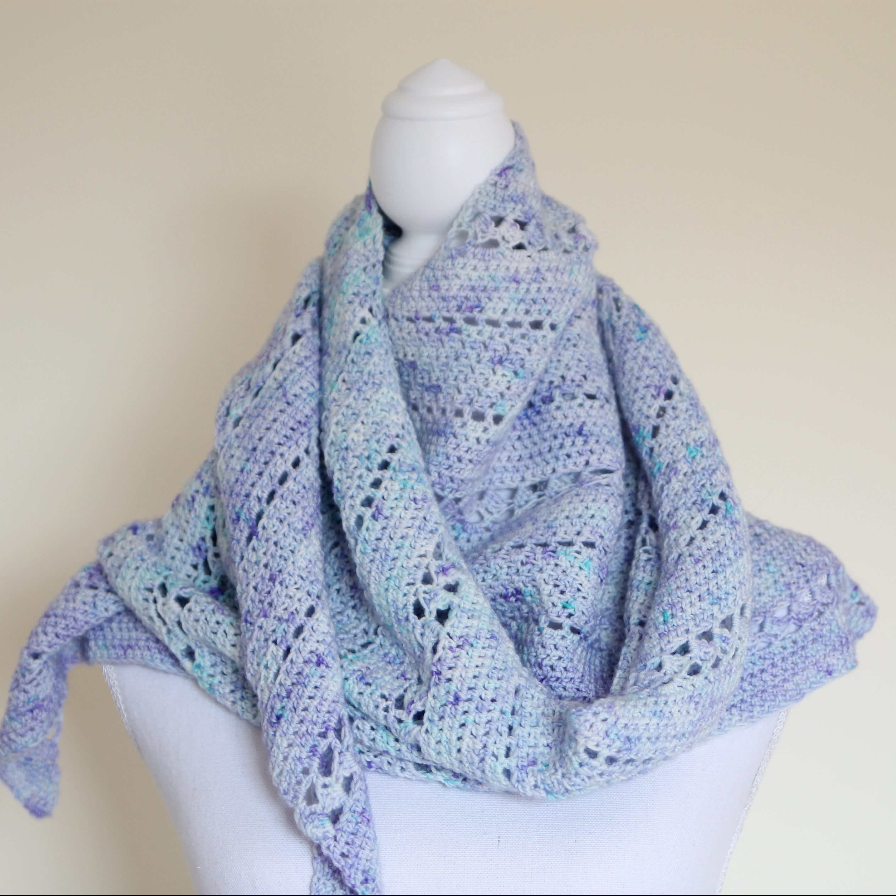 Miriem Shawl crochet pattern by @missneriss. Available on Ravelry