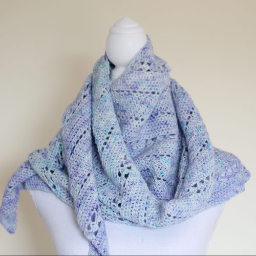 Miriem Shawl crochet pattern by @missneriss. Available on Ravelry