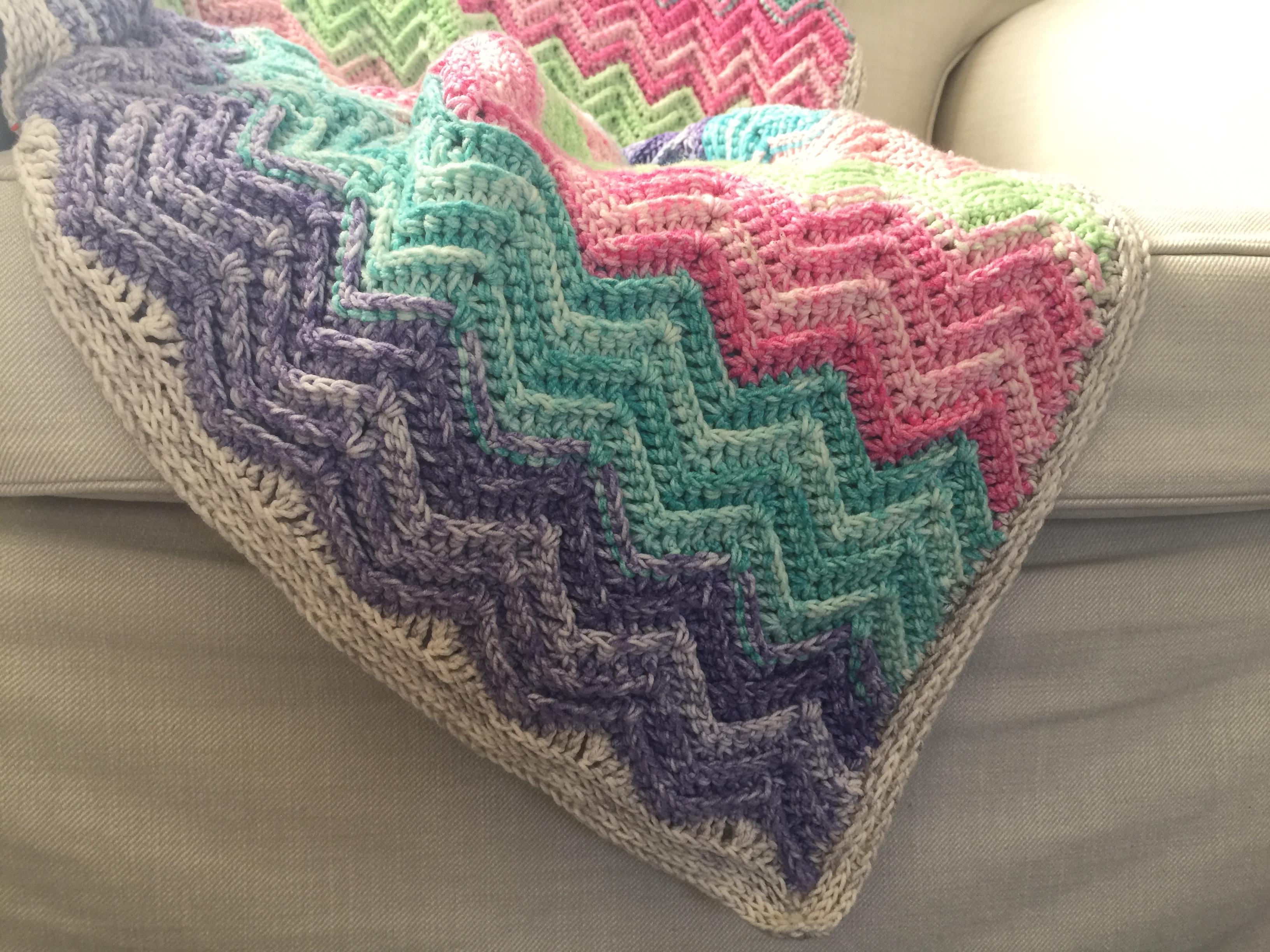 Textured Chevron Blanket, free pattern by Nerissa MuijsTextured Chevron Blanket, free pattern by Nerissa Muijs