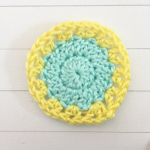 Add the next colour with a standing DC, ch (chain) 1, DC in the same stitch. Miss 1 st, then V-stitch (DC, CH1, DC in the same stitch) in the next. Repeat the V-stitch around, with one stitch between each.