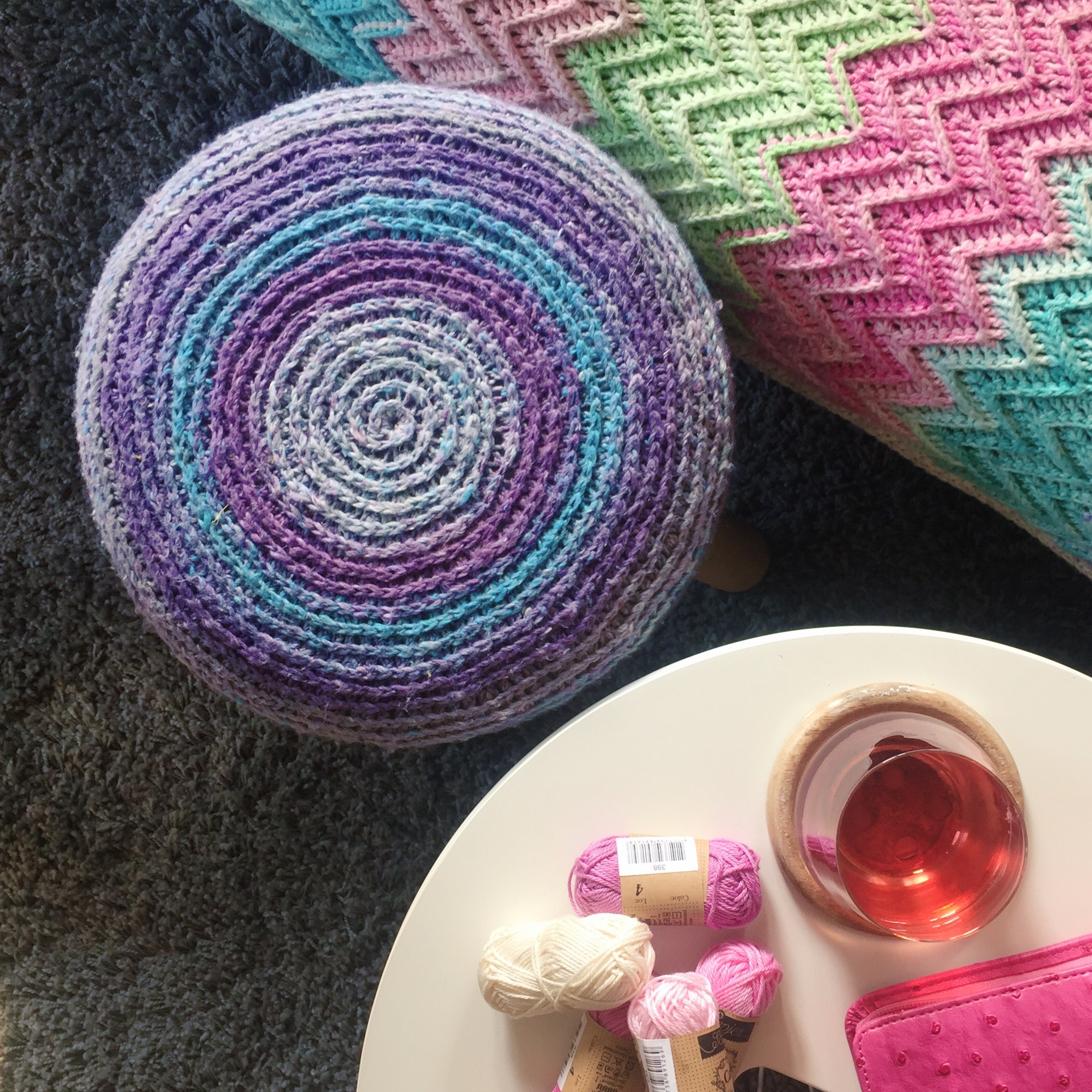 Katran crochet stool cover by Nerissa Muijs in Scheepjes Secret Garden http://shrsl.com/jj6p